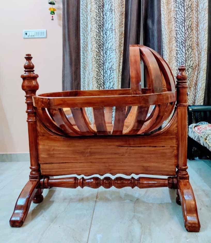 PAKKARENT Classic Crown Cradle Rental